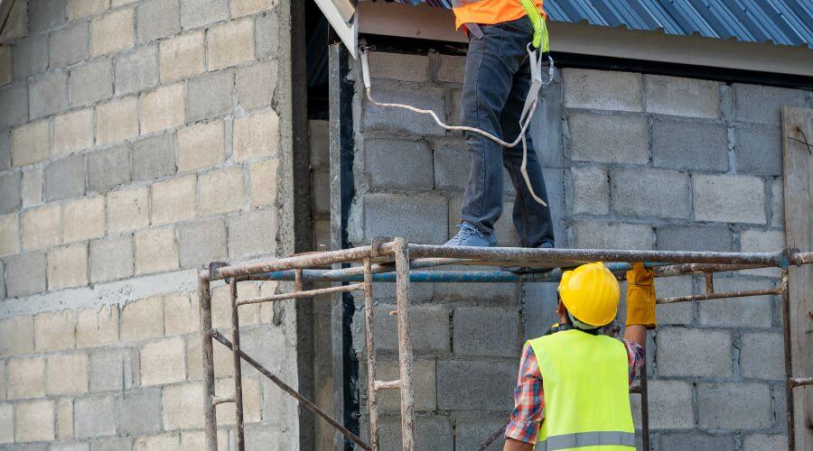 Expert Emergency Roof Repairs services in New Waverly, IN